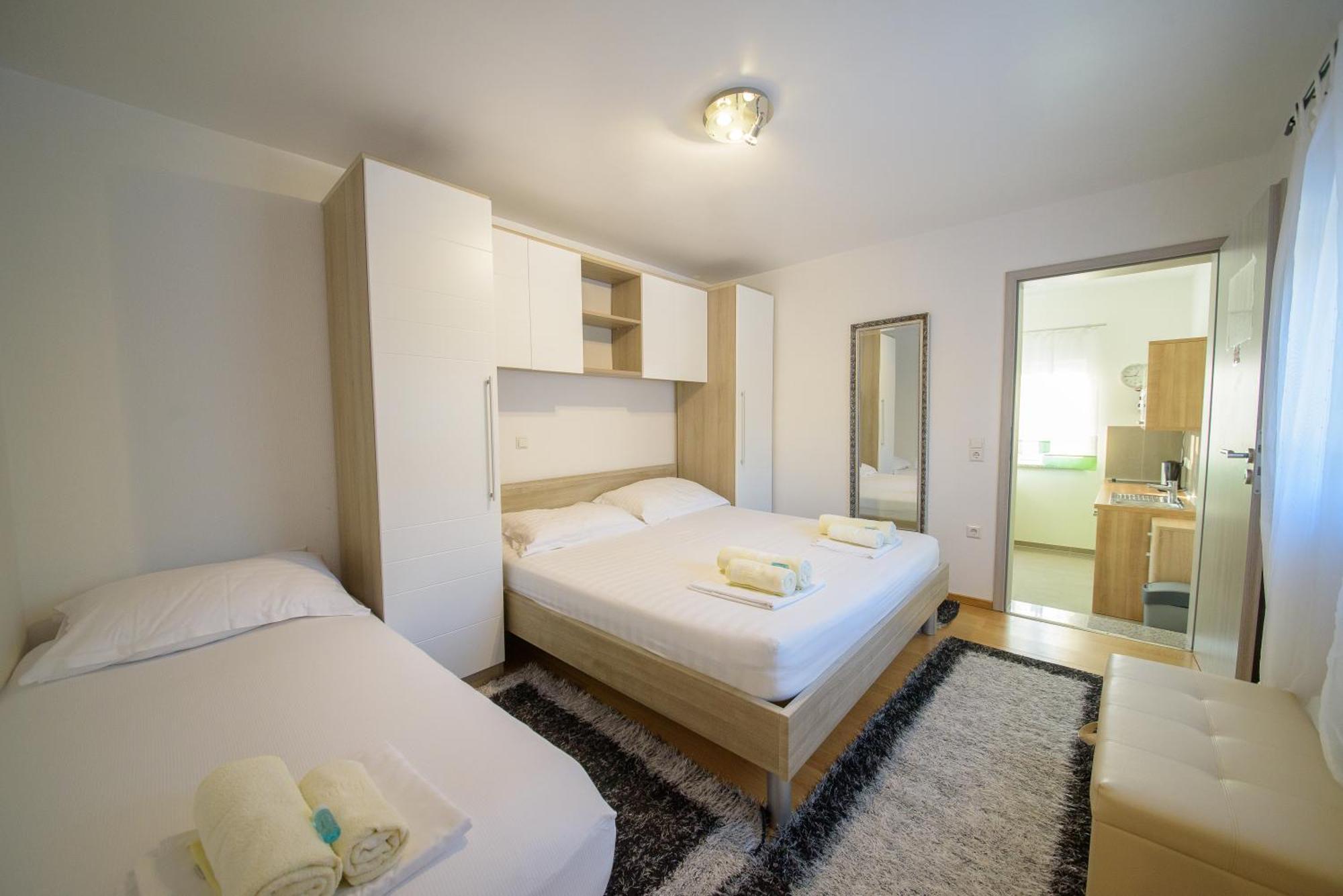 Jeli Apartments Starigrad Paklenica Kamer foto