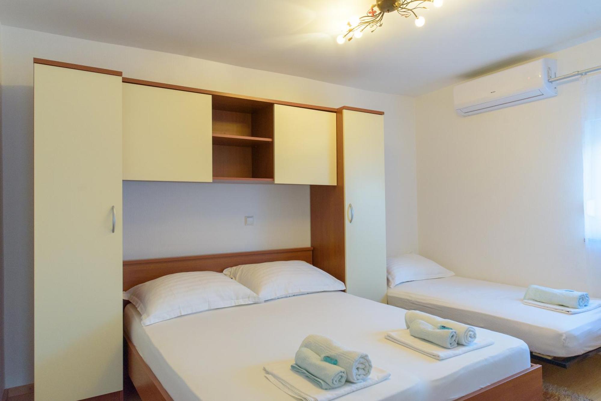 Jeli Apartments Starigrad Paklenica Kamer foto