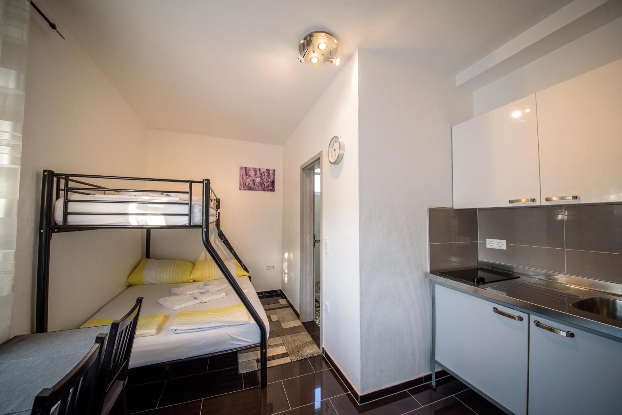 Jeli Apartments Starigrad Paklenica Kamer foto